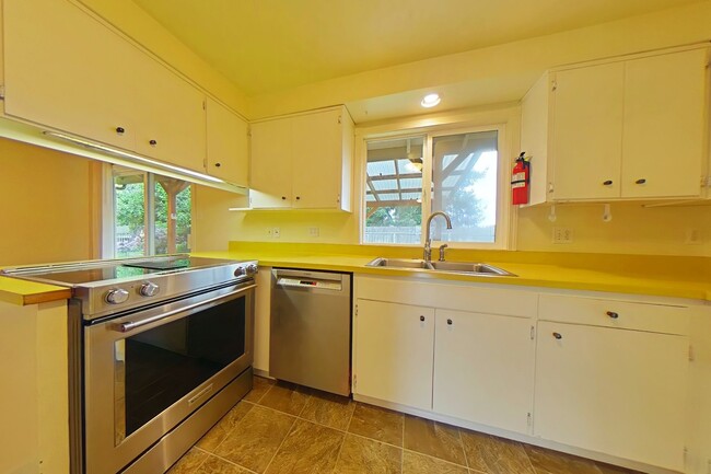 Building Photo - 3 Bedroom House ~ South Corvallis