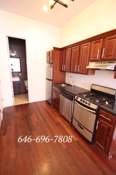 Primary Photo - 126 Grattan St