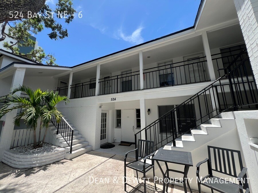 Primary Photo - 524 Bay St NE