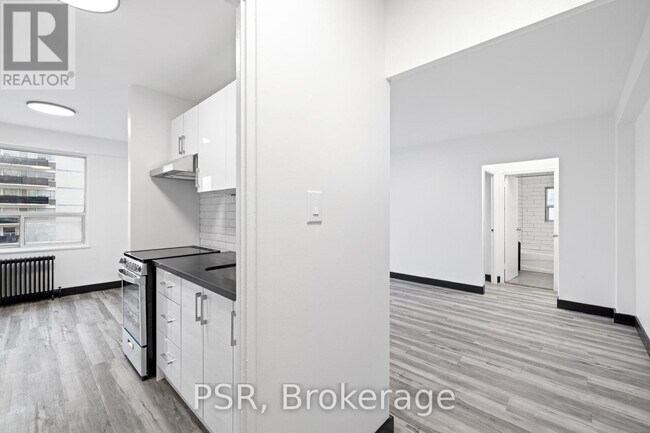 Photo du bâtiment - 600 Eglinton Ave W