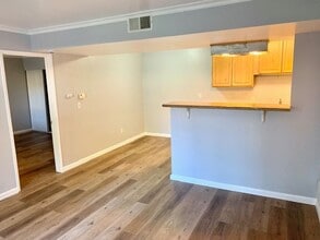 Building Photo - 1163 Lakeview Cir