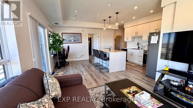 Photo du bâtiment - 255 Northfield Dr E