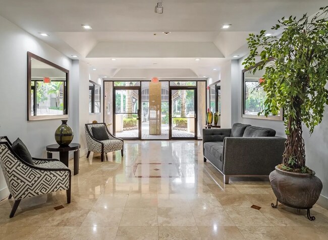 Foto del edificio - 2715 Tigertail Ave