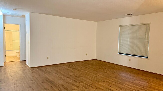 Foto del edificio - 2423 Knowlwood Dr