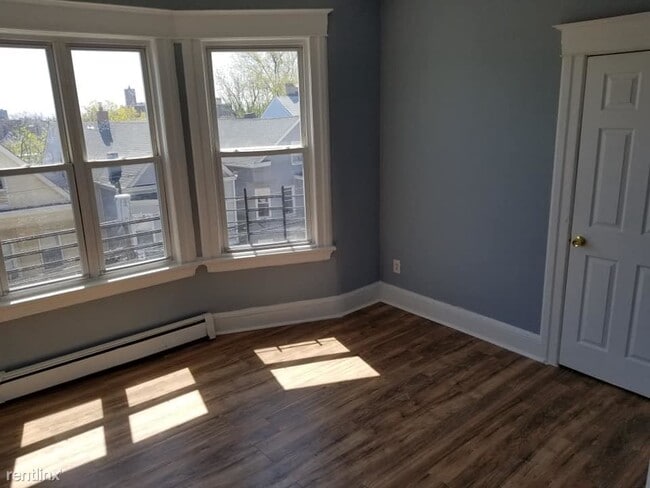 Building Photo - 3 br, 1 bath Apartment - 79 N 4th St Apt 7
