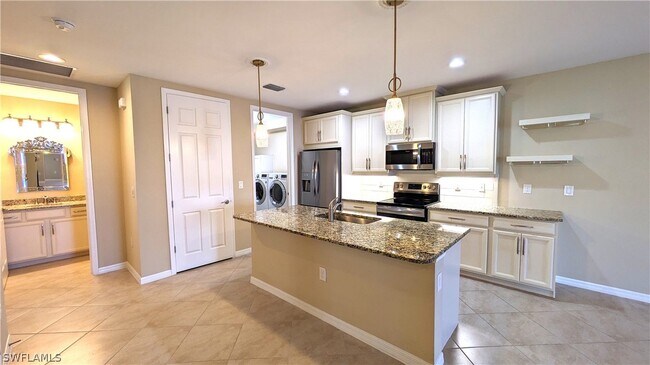 Foto del edificio - 14822 Edgewater Cir