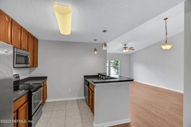 Foto del edificio - 7051 Deer Lodge Cir
