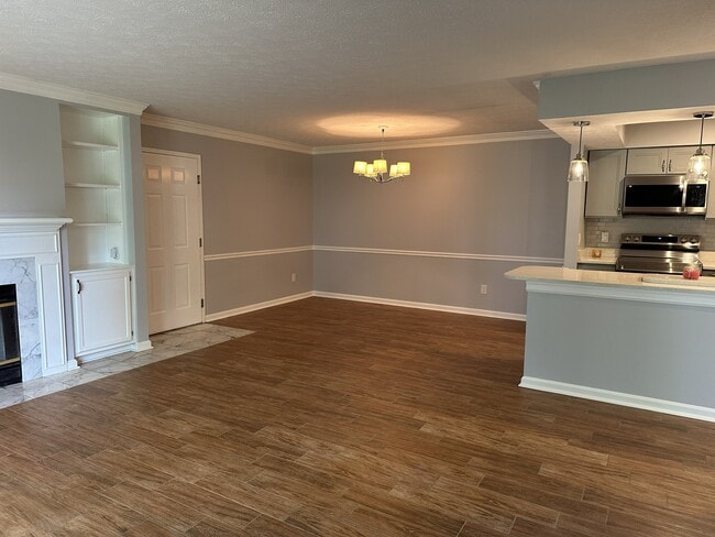 Building Photo - 3023 Stratford Ct