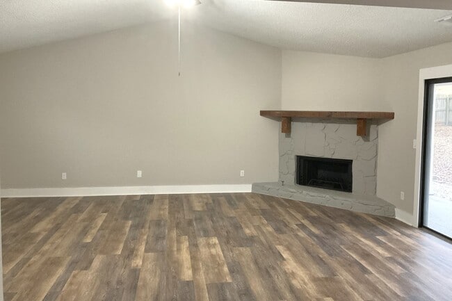 Building Photo - 4648 N Landing Dr