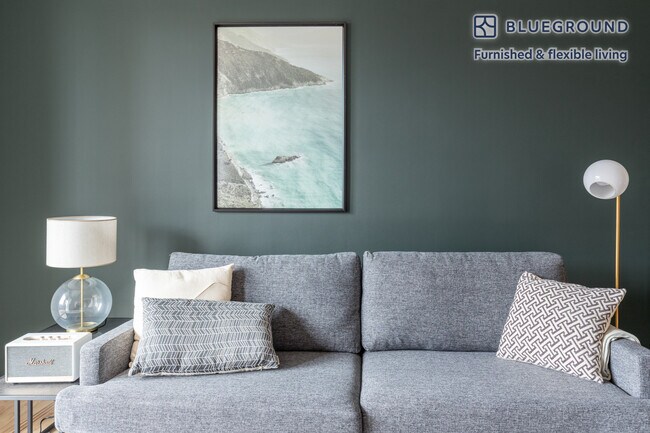 Foto del edificio - 360 H St NE