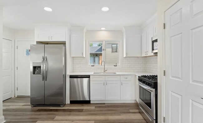 Building Photo - 8835 S California Ave