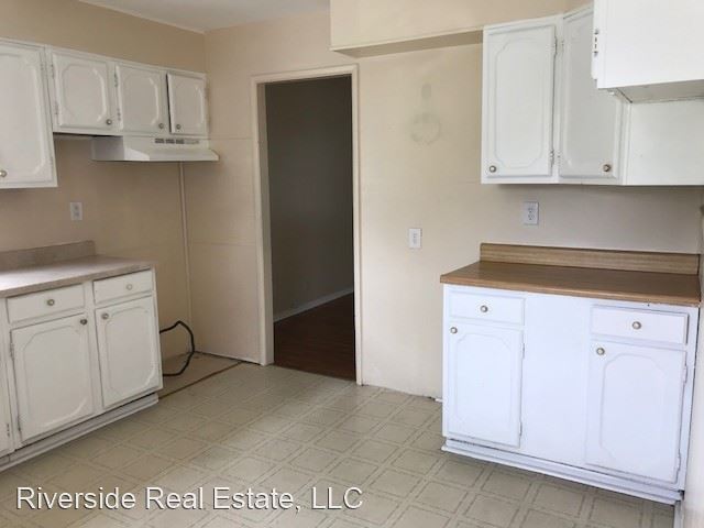 Building Photo - 3 br, 1 bath House - 745 St. Nicholas Dr.