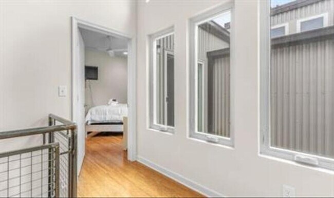 Foto del edificio - 945 Woodrow Ave