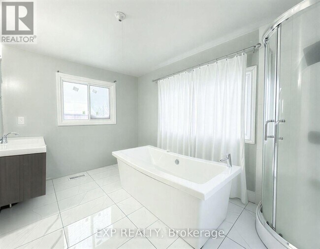 Building Photo - 5 Gooderham Dr