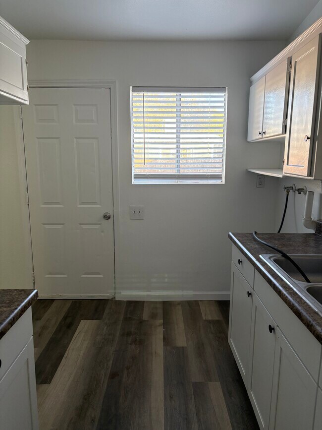 Foto del edificio - 1239 W Avenue H15