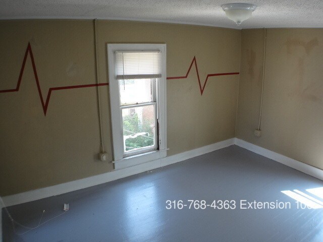 Building Photo - 117 1/2 E Madison Ave