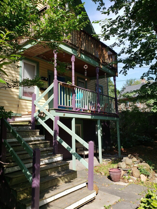 Building Photo - 460 W Main St
