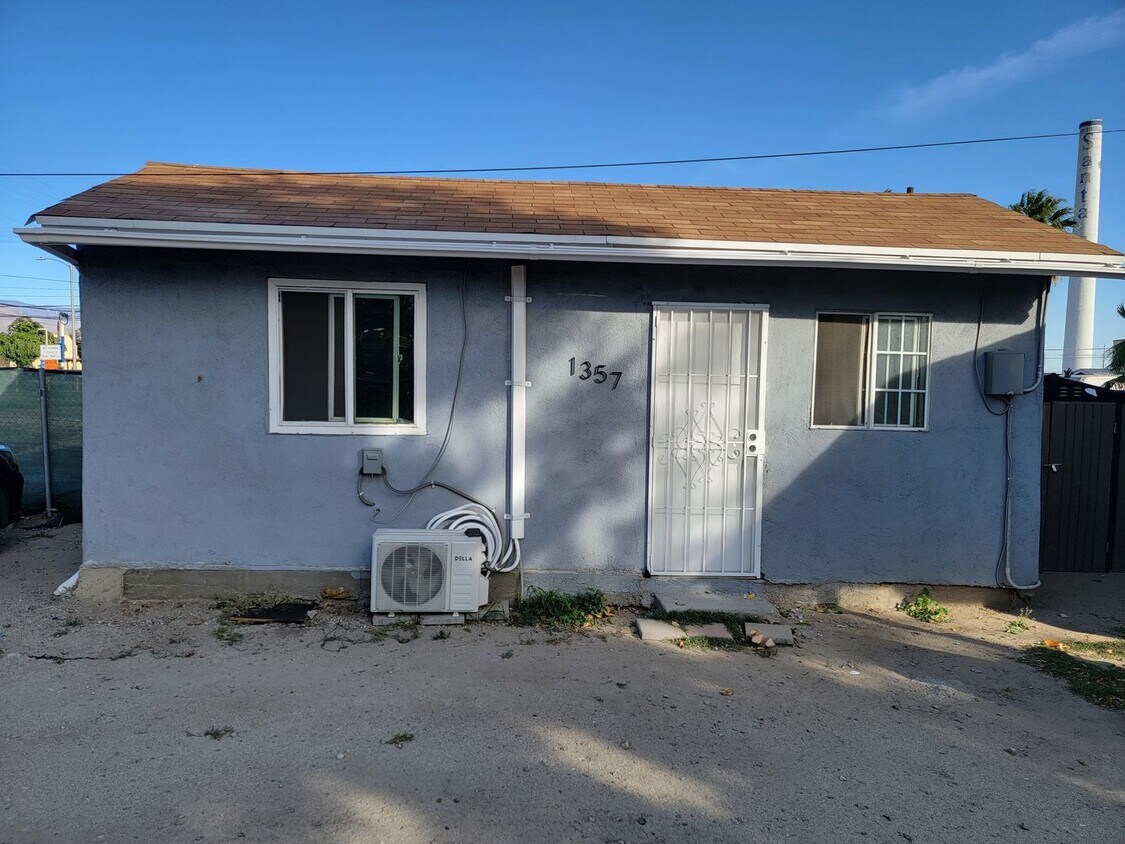 Foto principal - 1355 W 5th St