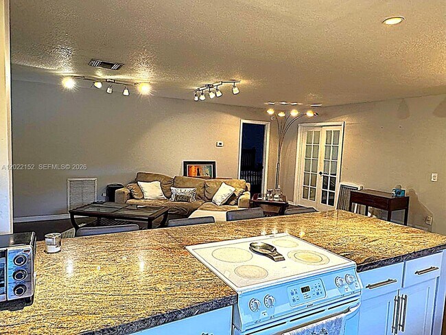 Building Photo - 2736 Carnation Ct