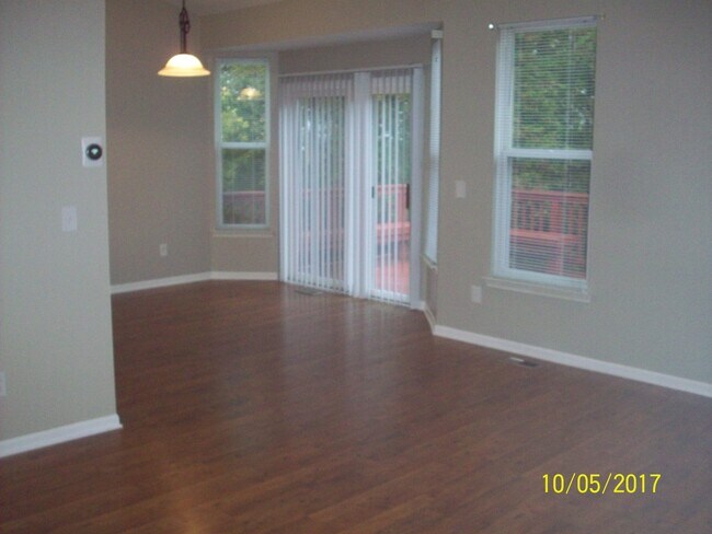 Building Photo - 3052 Talon Cir