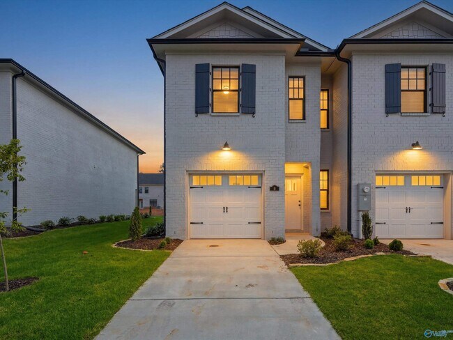 Building Photo - 6 Whispering Oak Dr SW