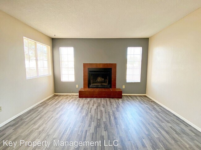 Building Photo - 2705 Jennydiane Dr