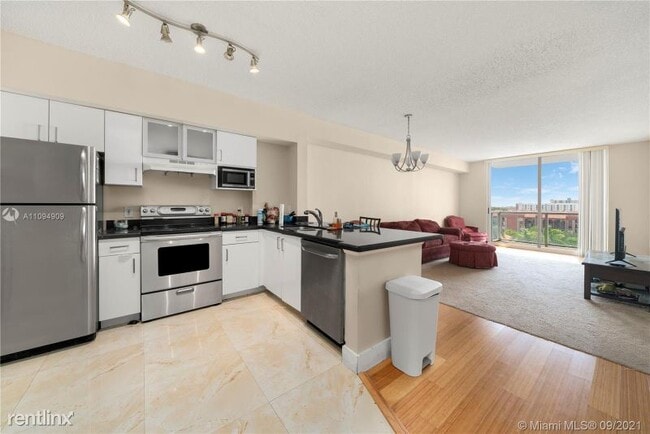 Building Photo - 2 br, 1 bath Condo - 5099 NW 7th Street