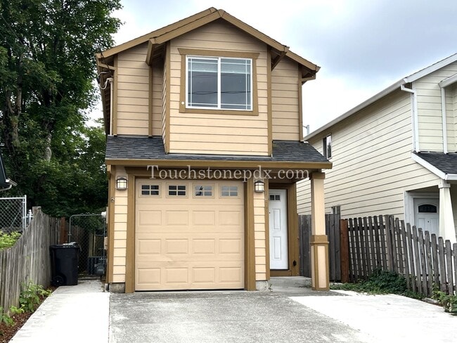 Building Photo - Bright, Spacious 3BR Home Near MAX – A/C, ...