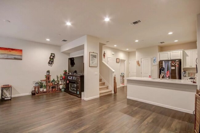 Foto del edificio - 14746 Kit Carson Dr