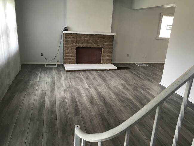 Building Photo - 1401 Hildreth Ave
