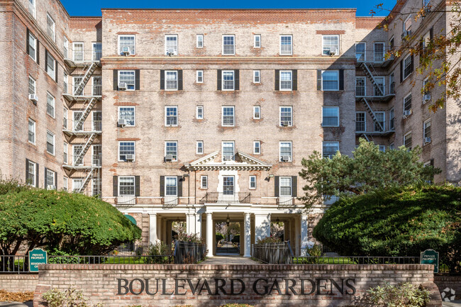 Building Photo - Boulevard Gardens