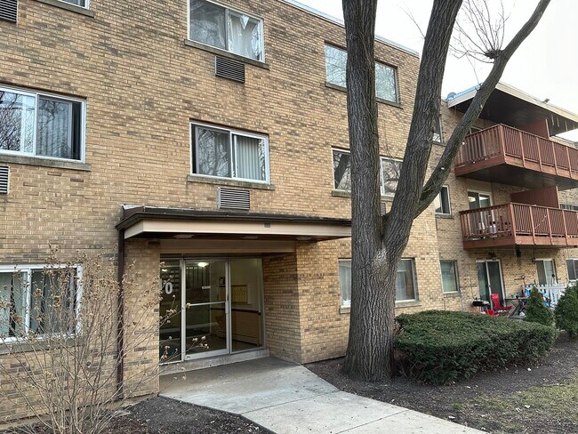 Foto del edificio - 710 Dempster St