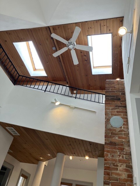Apartamento tipo loft con techos altos - 916 N Church St