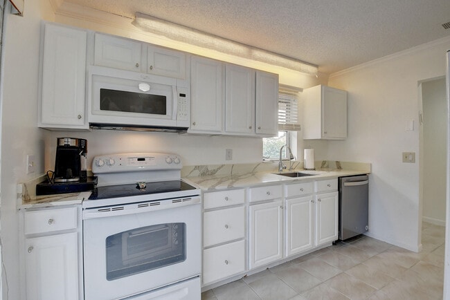 Foto del edificio - 8733 Windrow Way