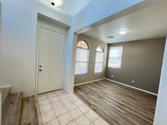Building Photo - Cozy Home in Heart of Summerlin!