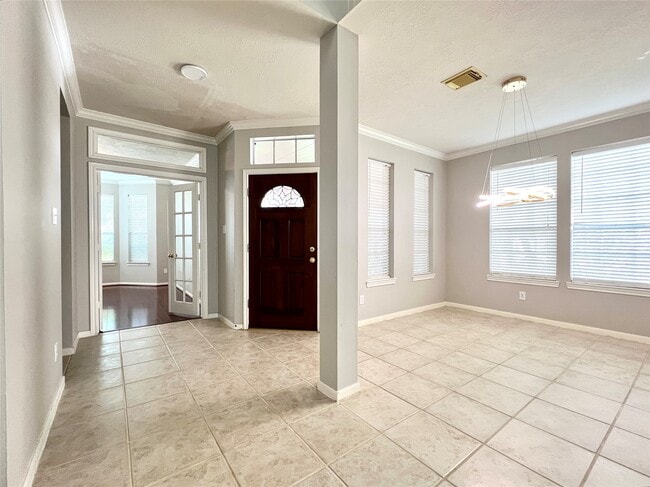 Building Photo - 22511 Parkvine Ln