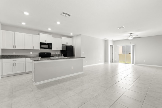 Building Photo - Come Rent this LIKE NEW 5 Bedroom Home in Timbercreek!