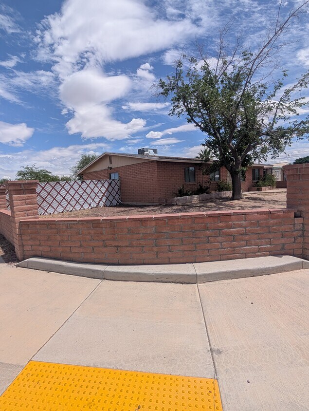 Foto del edificio - 7001 S Maxine Cir