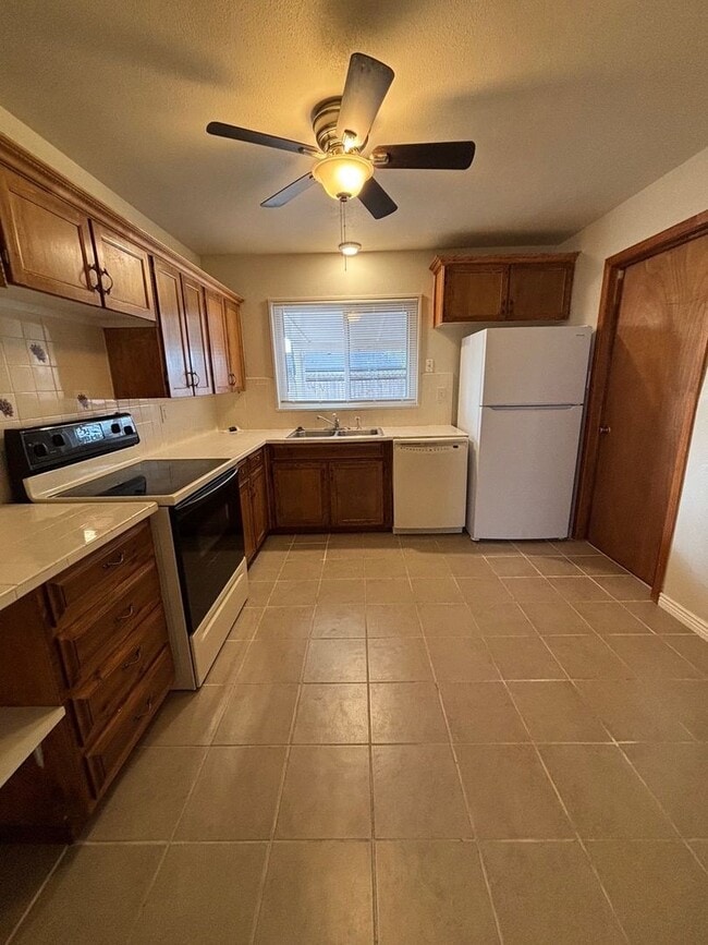 Foto del edificio - Ranch Style Home - 3 Bed 1 Bath  - MileStone Real Estate Services