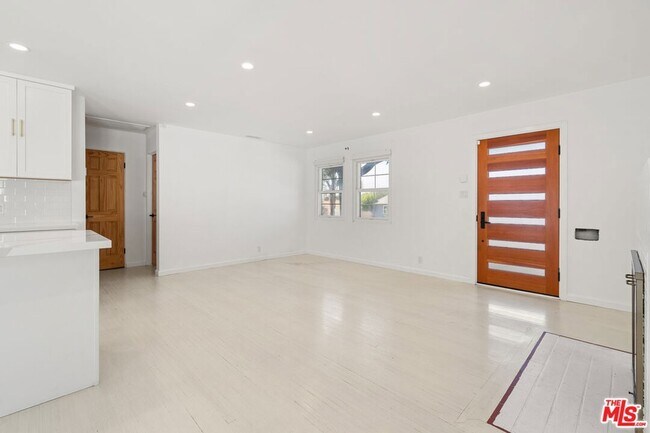 Foto del edificio - 8906 Earhart Ave