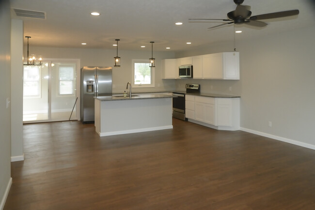Building Photo - 109 Venus Villa