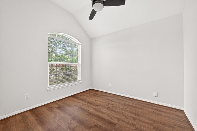 Foto del edificio - 6030 Wildbriar Ln