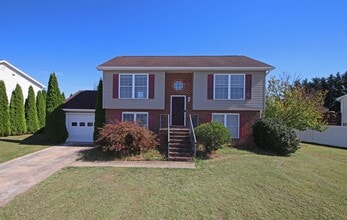 Building Photo - 1340 Stonechris Dr