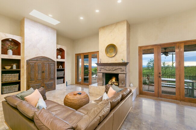 Building Photo - 6310 N Canon del Pajaro