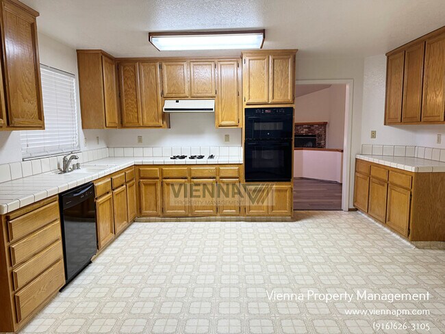 Building Photo - 1308 Kingswood Dr