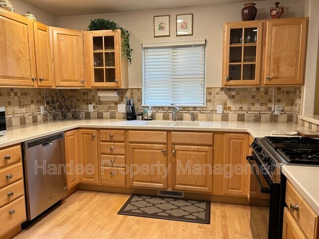 Building Photo - 830 E Riverpark Ln