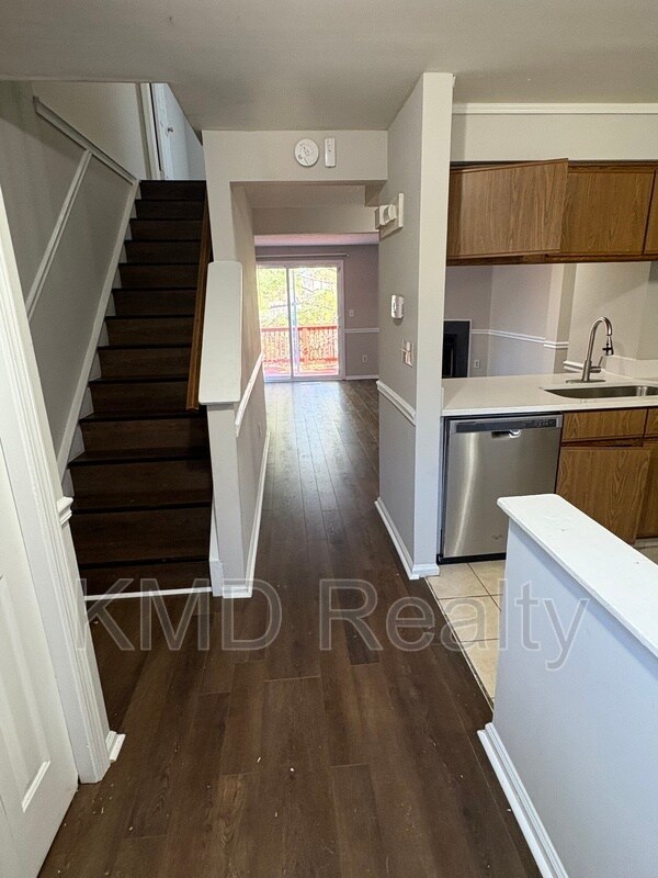 Building Photo - 9616 Vinca Cir