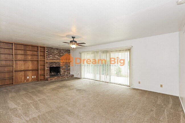 Foto del edificio - 5971 Sunland Pl