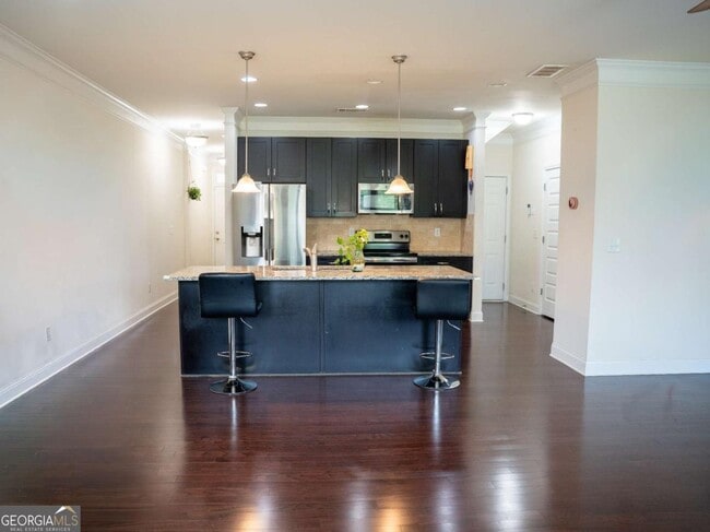 Foto del edificio - 10643 Naramore Ln