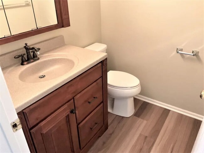 Foto del edificio - 211 Bridlewood Cir